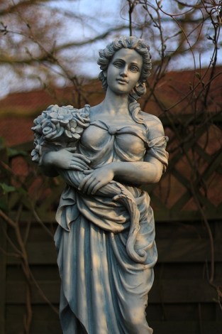woman-statue-in-the-garden-3456x5184_27244